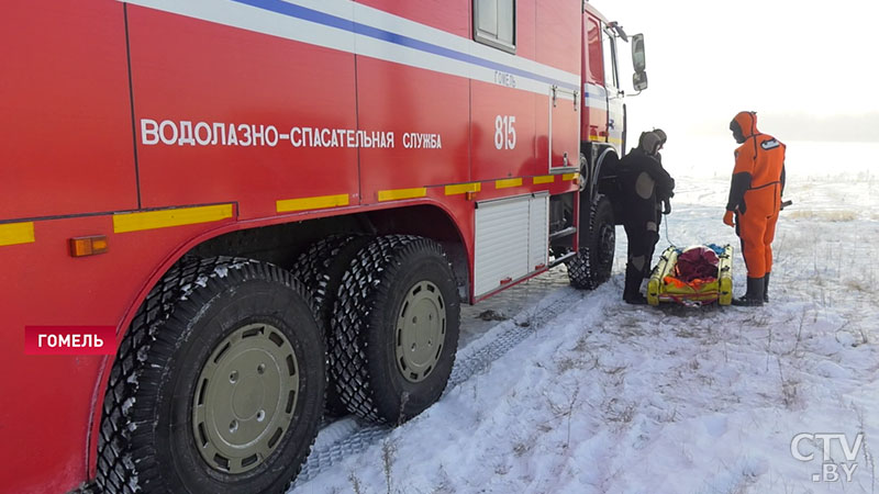 «Задачи по спасению людей, терпящих бедствие на льду». В Гомеле прошли учения МЧС и ОСВОД в экстремальных условиях -19