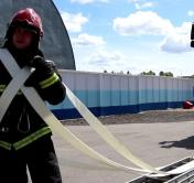 Челлендж на прочность. Витебский спасатель протащил 33-тонный МАЗ