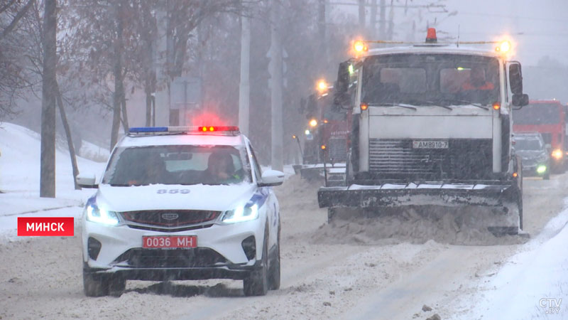 Спасатели за сутки вытянули из снежных заносов 26 единиц транспорта-1