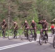 На экологичном транспорте. Сотрудники МЧС участвовали в велопробеге в Воложинском районе