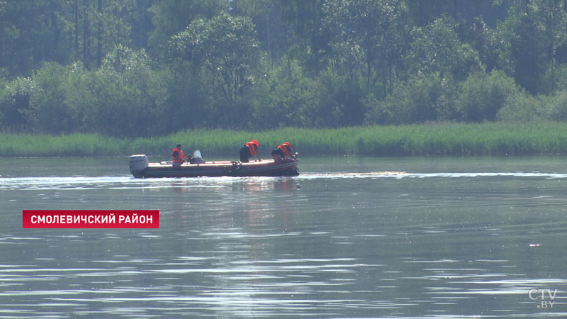 МЧС при помощи вертолётов отрабатывает навыки спасения людей на воде-1