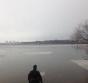 Двух мужчин спасли с отколовшейся льдины на Чижовском водохранилище