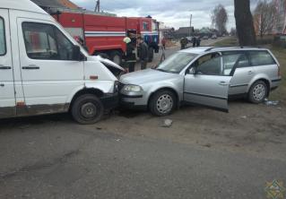 В Климовичах столкнулись микроавтобус и легковой автомобиль: пострадали два человека