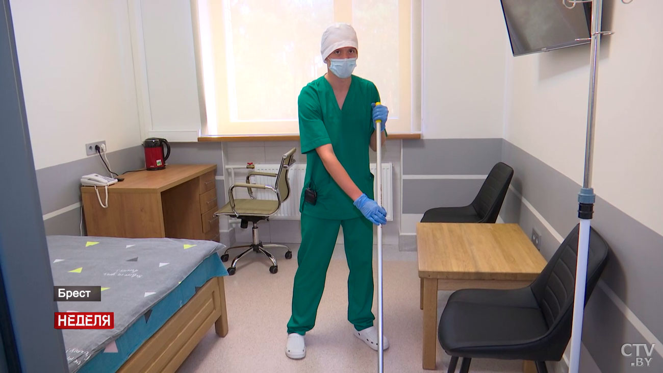 Реанимация и даже операционная – закрытых дверей не будет. Студент-медик на месяц стал санитаром-1