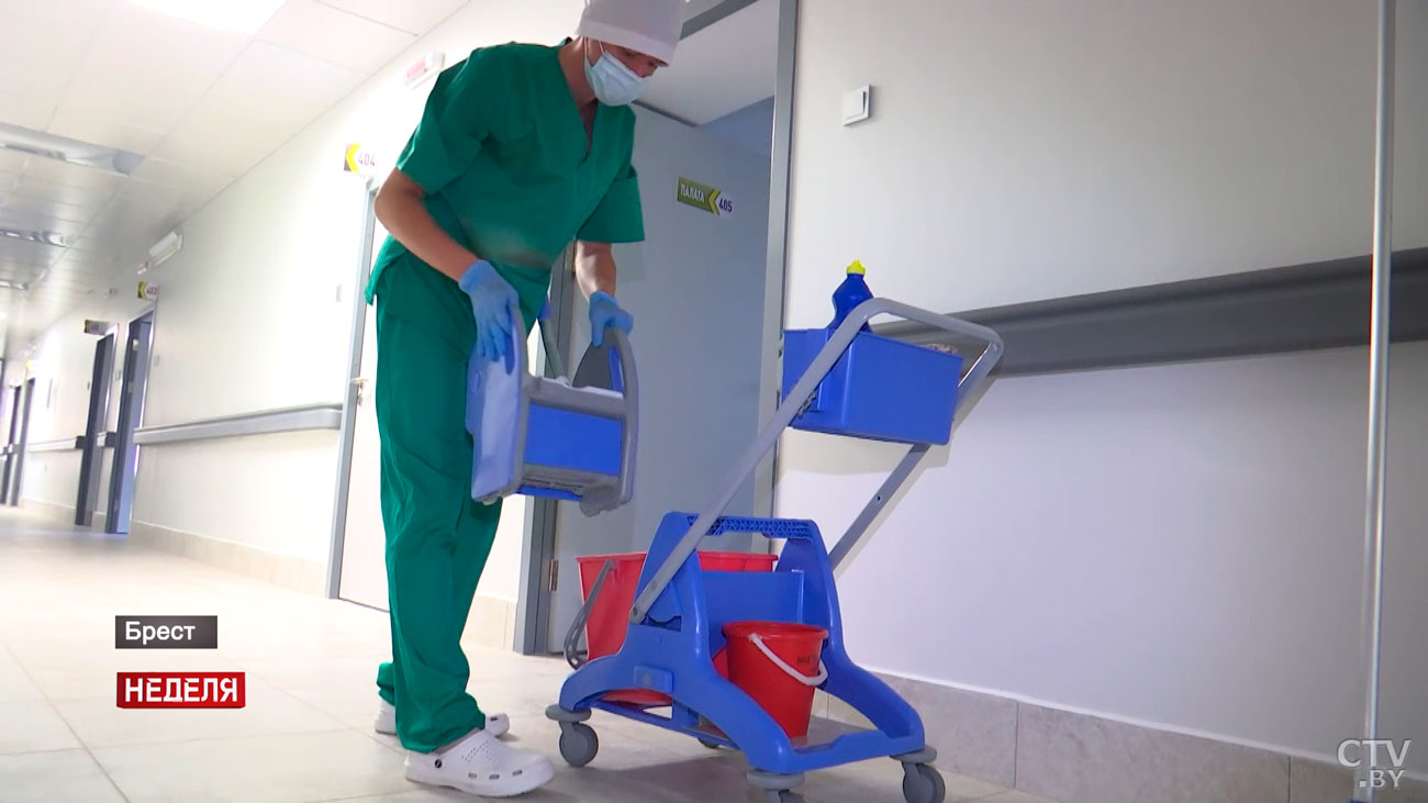 Реанимация и даже операционная – закрытых дверей не будет. Студент-медик на месяц стал санитаром-7