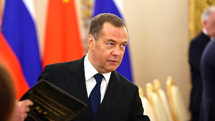 Медведев предложил создать санитарную зону по границам Львова
