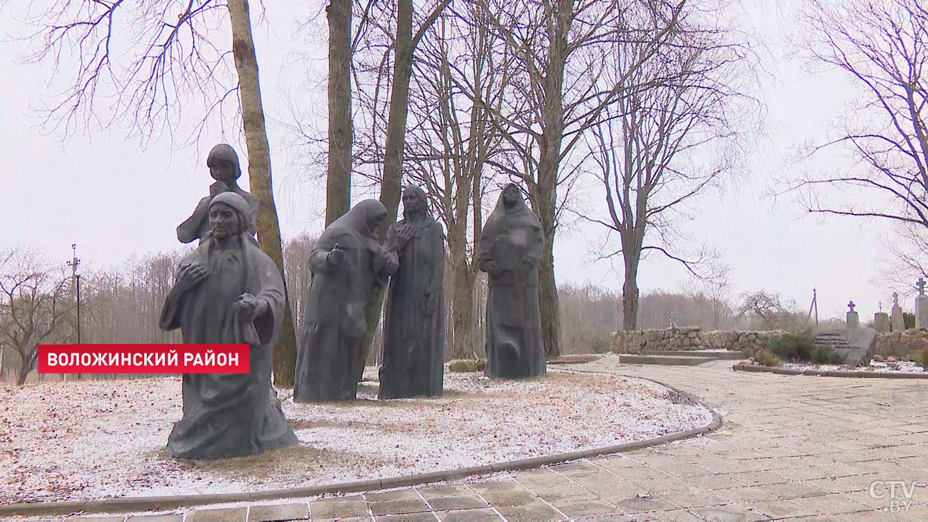 Здесь заживо сожгли 257 местных жителей. Мемориал «Погибших ждут вечно» в деревне Доры привели в порядок после зимы-1