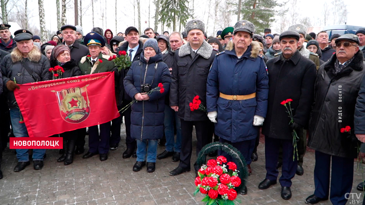 Александр Вольфович посетил открытие мемориального комплекса в новополоцком микрорайоне-7