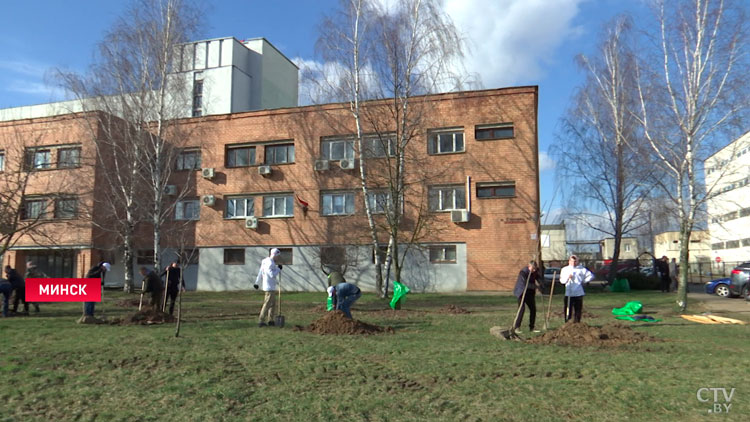 В Октябрьском районе Минска заложили аллею в честь Героя СССР Фёдора Стебенёва-1