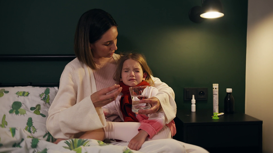 Запущенный менингит может привести к инвалидности и даже смерти. Как вовремя заметить опасную болезнь у ребёнка?