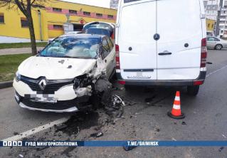 В Минске Mercedes с нетрезвым водителем за рулём врезался в Renault