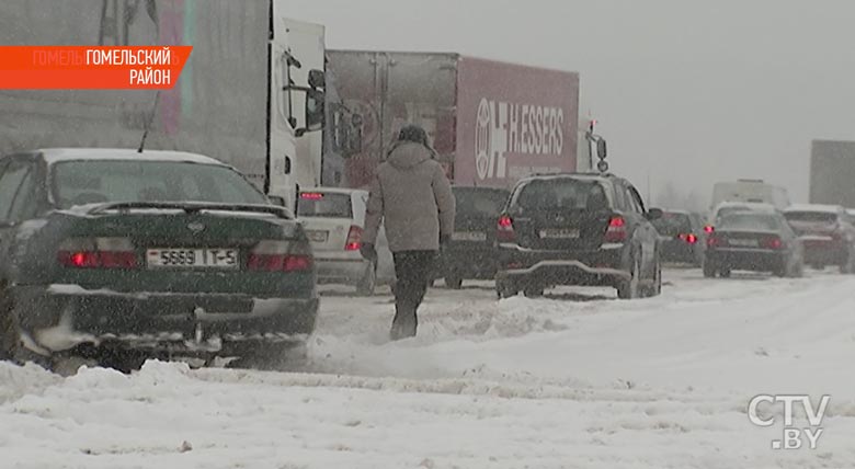 «9 автомобилей были извлечены из кюветов». МЧС о последствиях непогоды в Гомельской области-22