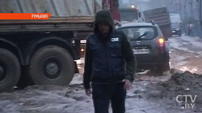 Жители Румынии страдают от масштабного наводнения -1