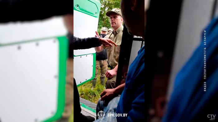 Оставили без еды, тёплой одежды и медпомощи. Польские пограничники бросили мигрантов на границе с Беларусью-7