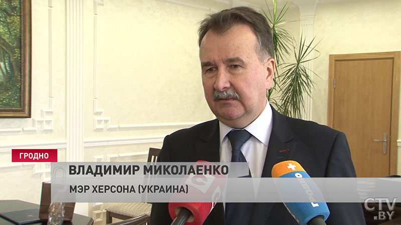 От строительства спортивных объектов до поставок троллейбусов. Мэры Гродно и Херсона подписали соглашение о сотрудничестве-10