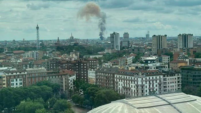 При взрыве в центре Милана пострадали не менее четырех человек