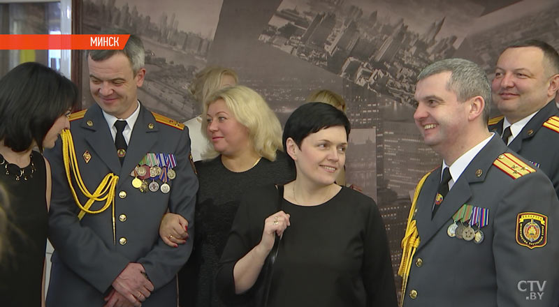 Нападение собак на гусей, мелкие кражи и 100 км в дороге: один рабочий день участкового Мачулищанского отделения милиции