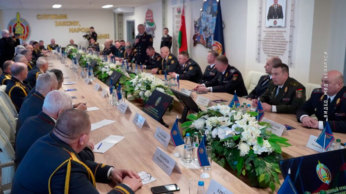Министр внутренних дел встретился с высшим офицерским составом в преддверии Дня белорусской милиции