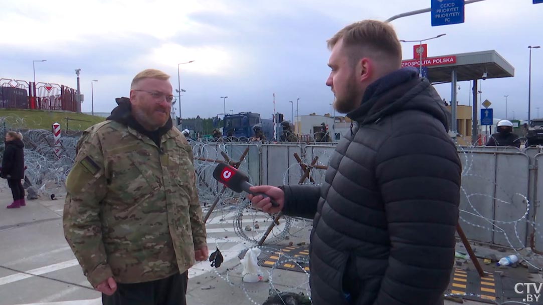 Милонов: «Видно, что уровень вооружённости самих белорусских военных минимален, они даже без оружия следят за мигрантами»-10