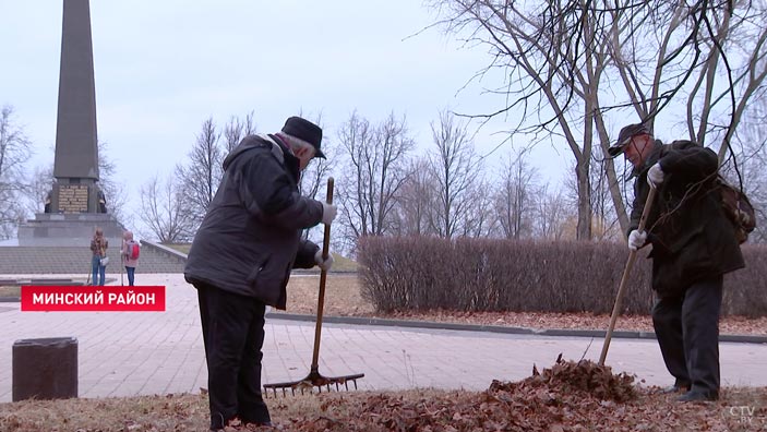 «А что погода? Мы же работать пришли». В Минске работники культуры вышли на субботник в Большом Тростенце-1