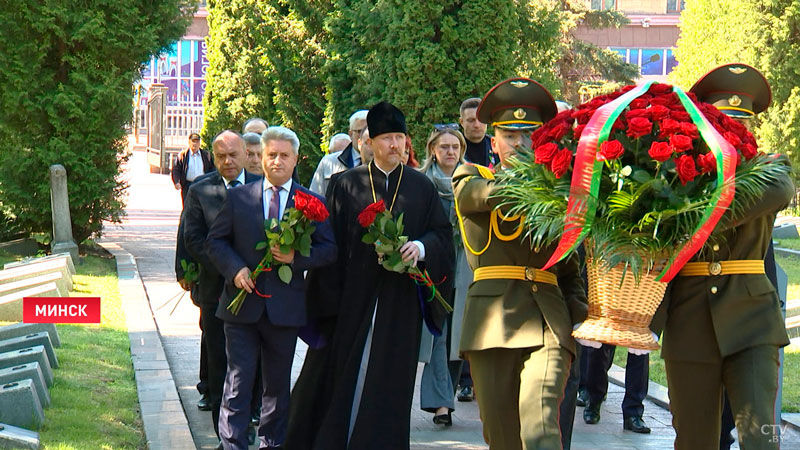 Депутаты Палаты представителей посетили Военное кладбище в Минске-1