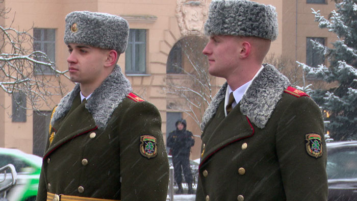 Руководство ЦИК Беларуси и Избиркома Ленинградской области возложили цветы к монументу Победы