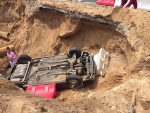 В Минске Volkswagen упал в котлован и перевернулся, 38-летняя водитель – в больнице