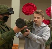Как учат в военных вузах? Минскую школу посетили офицеры и курсанты суворовского училища, а также Военной академии