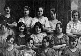 Людей пугает фотография, которая была сделана 130 лет назад. Попробуйте угадать, что с ней не так 