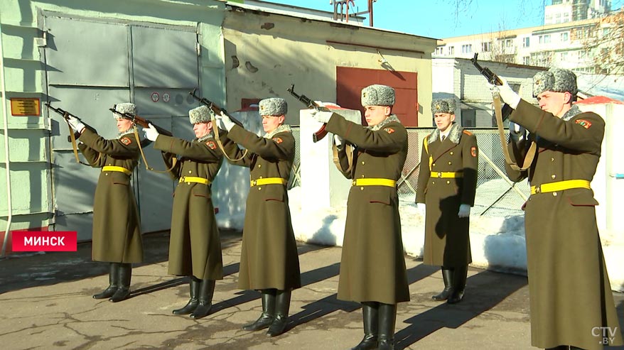 «Вспомнить тех, кого нет рядом с нами». В Минске прошёл митинг-реквием в День памяти воинов-афганцев-16