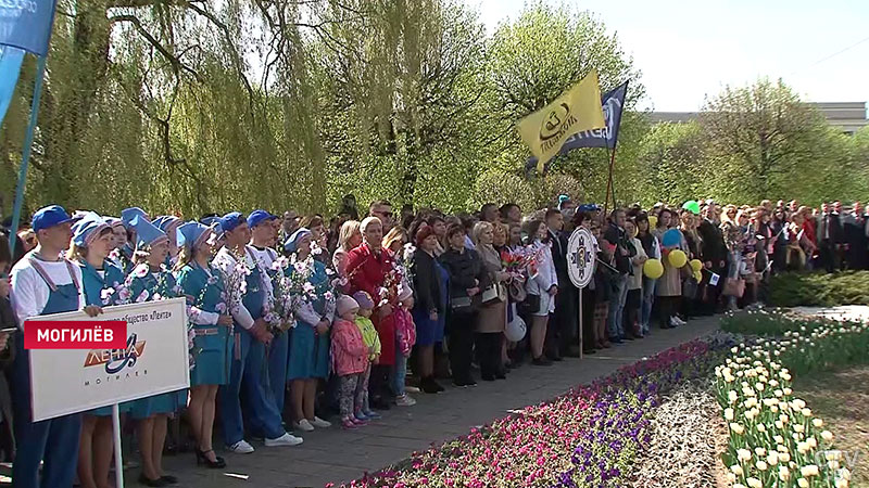 Парад профессий: более полутысячи человек со всей Могилёвской области вышли на митинг в День труда-15