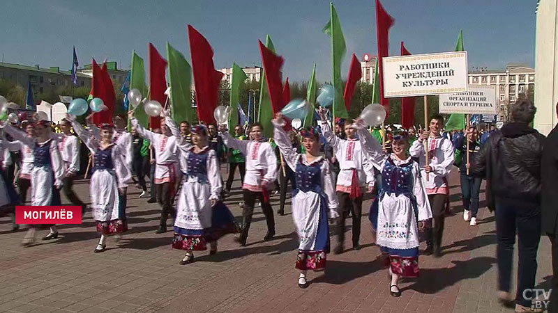 Парад профессий: более полутысячи человек со всей Могилёвской области вышли на митинг в День труда-13