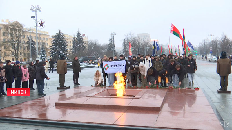 У монумента Победы в Минске прошёл митинг-реквием-1