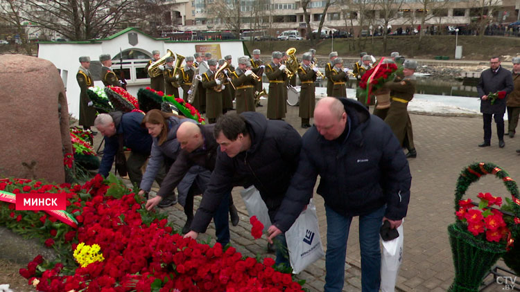 Митинг ко Дню памяти воинов-интернационалистов провели на «Острове Мужества и Скорби»-1