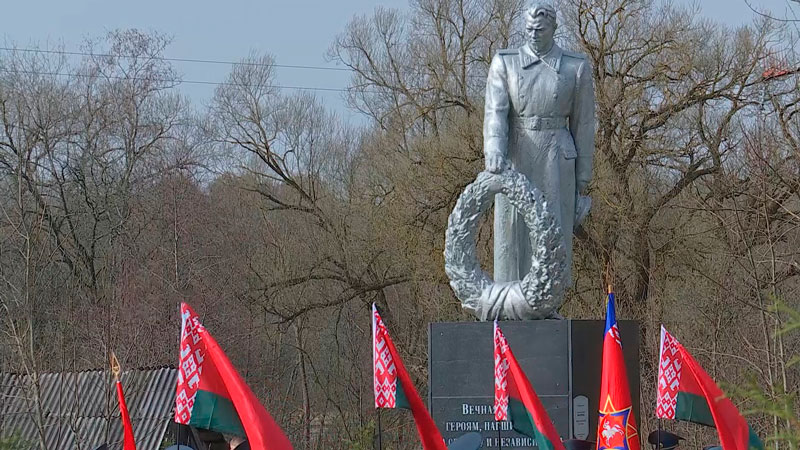 Митинг на единственном в Беларуси офицерском захоронении прошёл в Лиозненском районе