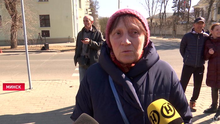 «Эту хунту нужно немедленно убирать». Люди высказались на митинге в поддержку украинского народа-4