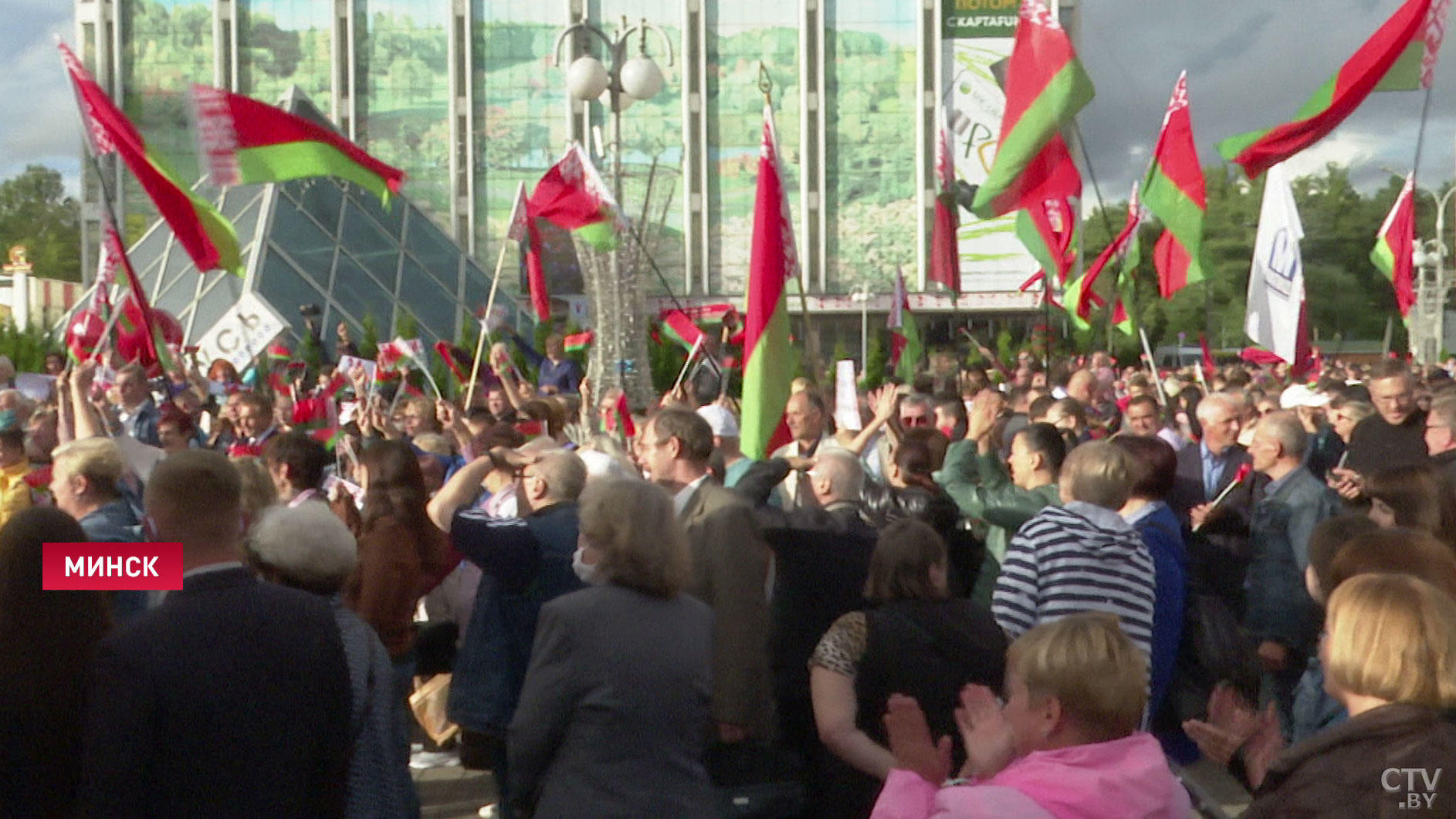 «За Батьку!» Что говорили люди на митинге около универмага «Беларусь»-1