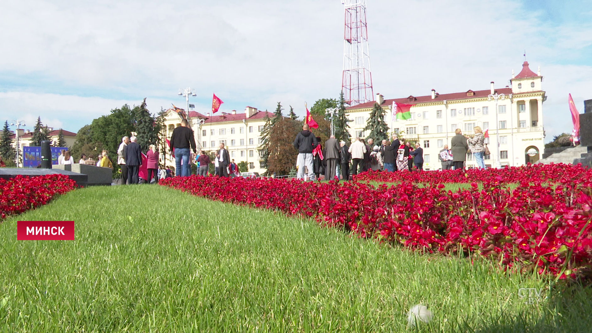 «Мы сегодня пришли в формате трёх поколений». О чём говорили белорусы 3 сентября на площади Победы-13