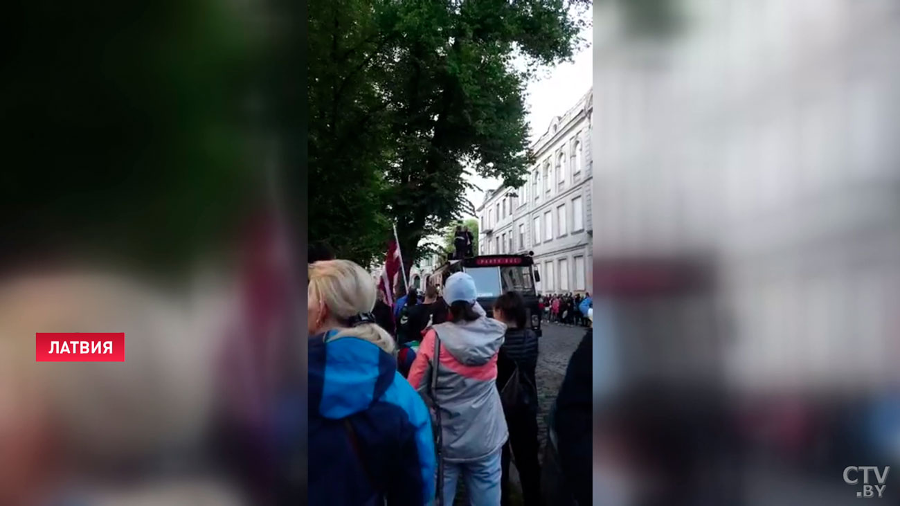 ​В Риге несколько тысяч человек участвуют в митинге против обязательной вакцинации-4