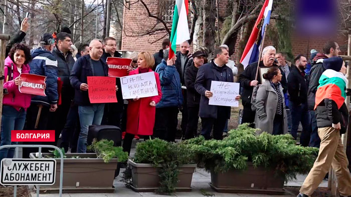 В столице Болгарии жители вышли на протест против сноса памятника советской армии