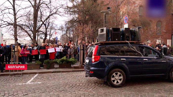 В столице Болгарии жители вышли на протест против сноса памятника советской армии-1