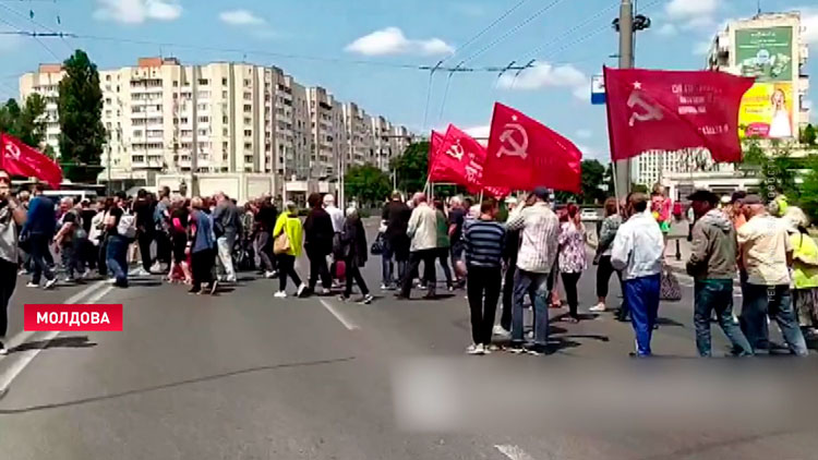 В Кишинёве проходит митинг в поддержку Дня Победы – жители против его переименования-1