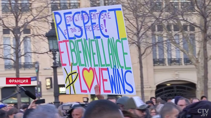 Около 20 тысяч человек вышли на митинг против антисемитизма в Париже -1