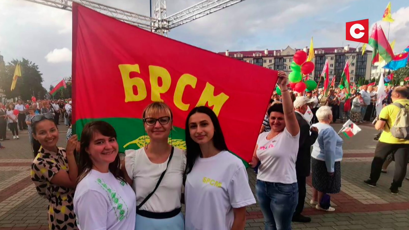 Белорус на митинге в поддержку мира: «Если мы сегодня остановимся, у нас не будет зарплат»-28