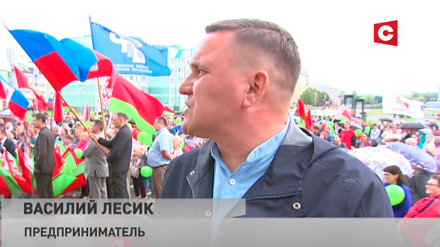 Белорус на митинге в поддержку мира: «Если мы сегодня остановимся, у нас не будет зарплат»-13