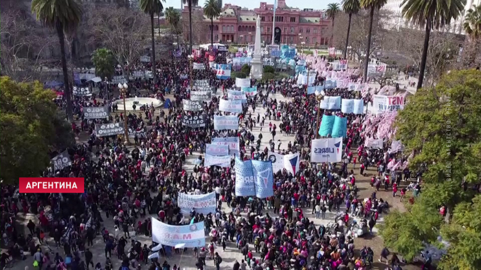 Митингующие в Аргентине требуют встречи с министром экономики-1