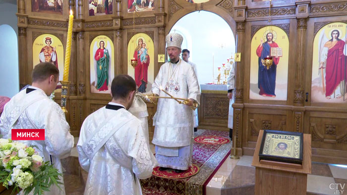 «Будем призывать Бога, чтобы он пребывал в нашем мире». Митрополит Вениамин поздравил верующих с Преображением Господнем-10