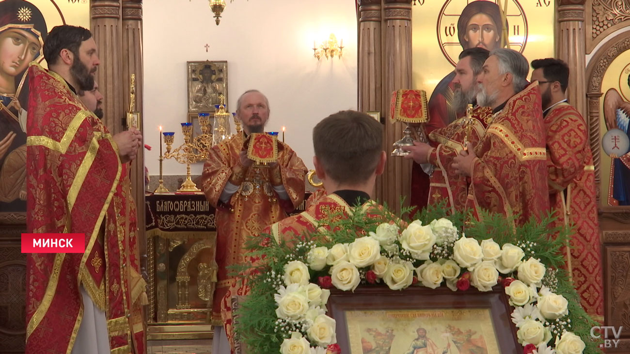 «В современном мире особенно нужна людям духовная опора». Митрополит Вениамин освятил храм в Слепянке-4