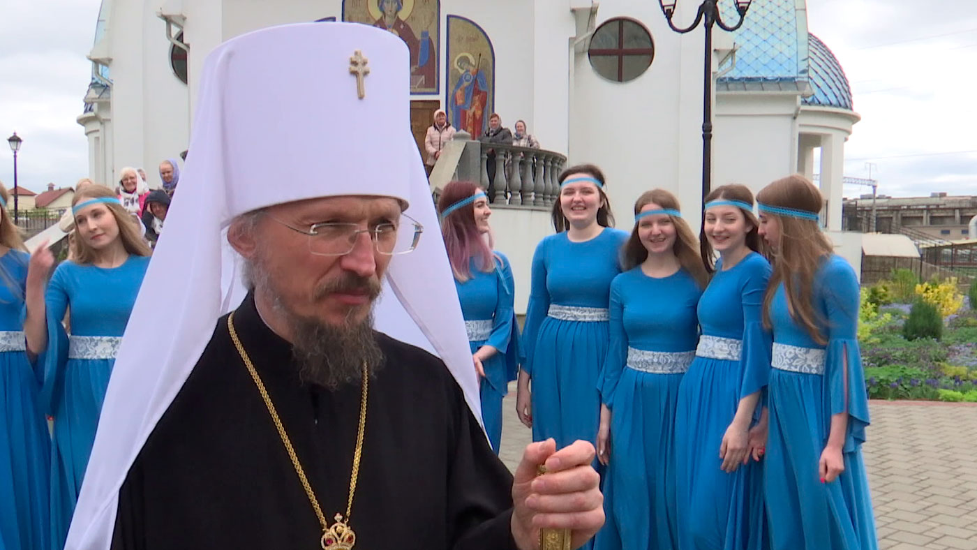 «В современном мире особенно нужна людям духовная опора». Митрополит Вениамин освятил храм в Слепянке