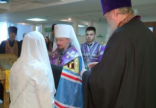 «Борьба за здоровье и жизни людей продолжается». Митрополит Вениамин совершил молебен в РНПЦ травматологии и ортопедии